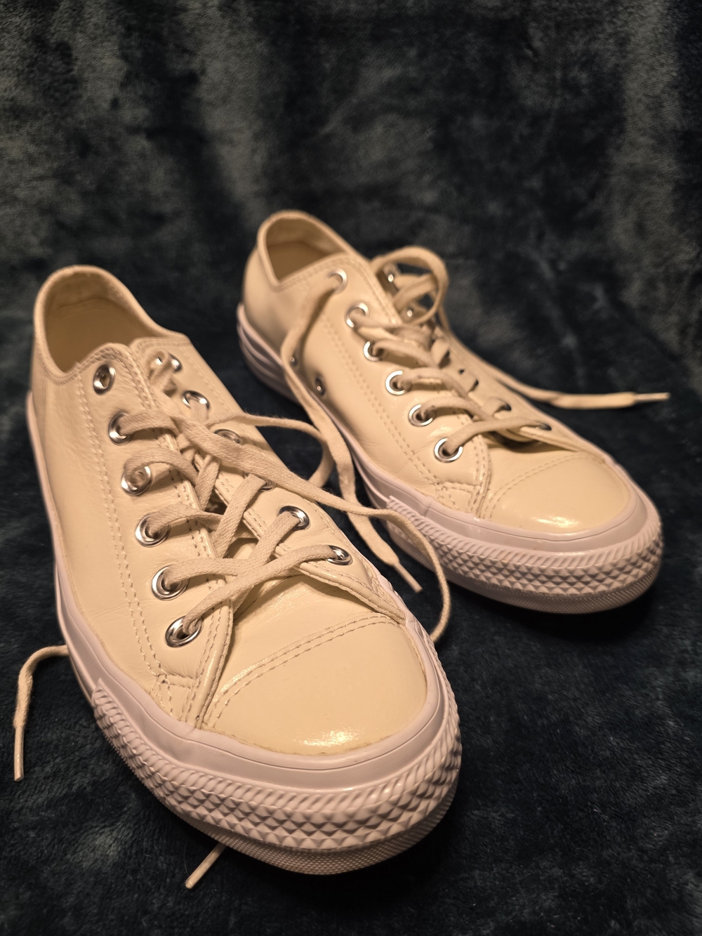 Women’s Low-Top Lace-Up Sneakers in Light Beige